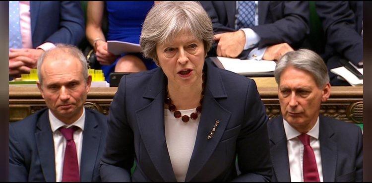 Thủ tướng Theresa May cảnh báo những người đòi hạ bệ bà đừng mong làm tốt hơn về Brexit.