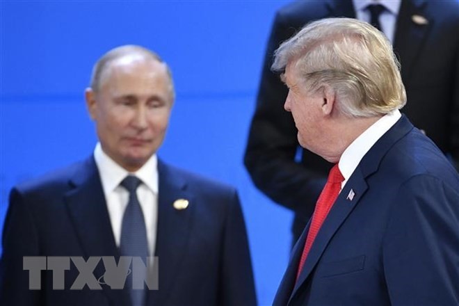 Tổng thống Nga Vladimir Putin (trái) và Tổng thống Mỹ Donald Trump tại Hội nghị thượng đỉnh Nhóm các nền kinh tế phát triển và mới nổi hàng đầu thế giới (G20) diễn ra ở thủ đô Buenos Aires, Argentina ngày 30/11/2018. (Ảnh: AFP/ TTXVN)