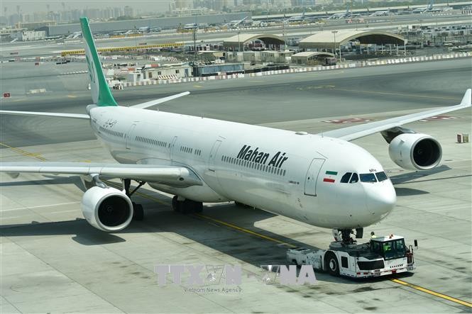 Máy bay của hãng hàng không Mahan Air tại sân bay quốc tế Dubai, Các tiểu vương quốc Arab thống nhất. Ảnh: AFP