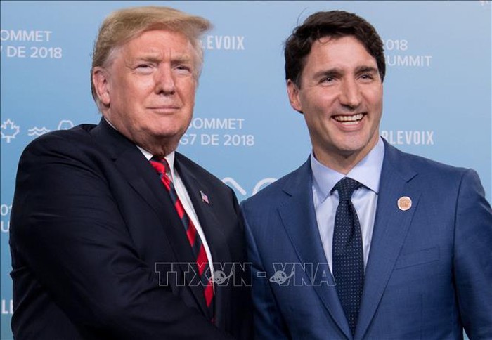 Thủ tướng Canada Justin Trudeau (phải) và Tổng thống Mỹ Donald Trump tại cuộc gặp ở Quebec (Canada) ngày 8/6/2018. Ảnh: AFP/TTXVN
