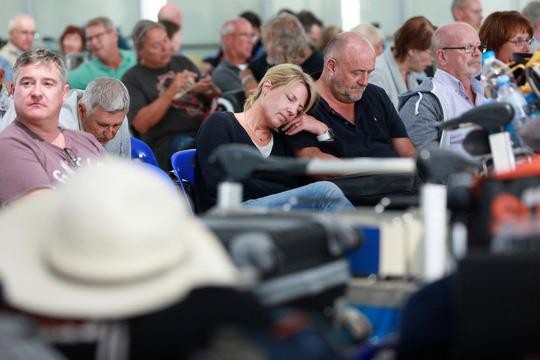 Những hành khách bị mắc kẹt tại sân bay ở thủ đô Bangkok - Thái Lan, sau khi Thai Airways hủy toàn bộ chuyến bay đến châu Âu hôm 28/2 Ảnh: REUTERS