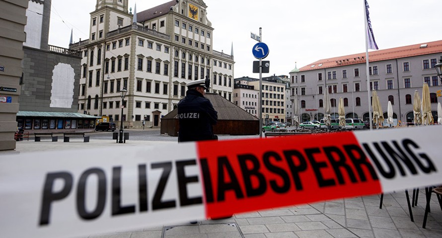 Cảnh sát phong tỏa tòa thị chính tại Augsburg. Ảnh: AFP