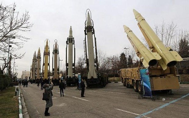 Tên lửa Iran tại một triển lãm ở Tehran. Ảnh: AFP