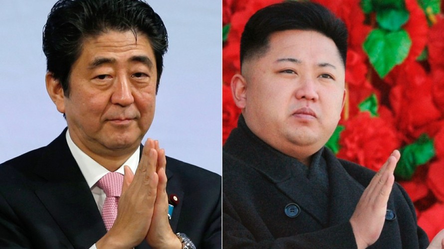 Thủ tướng Nhật Bản Shinzo Abe (trái) và nhà lãnh đạo Triều Tiên Kim Jong-un.