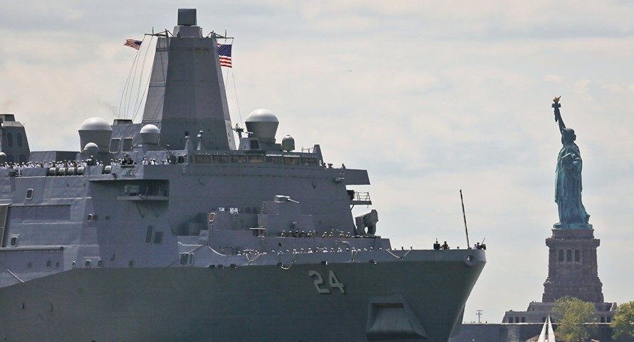  Tàu USS Arlington. Ảnh: AP