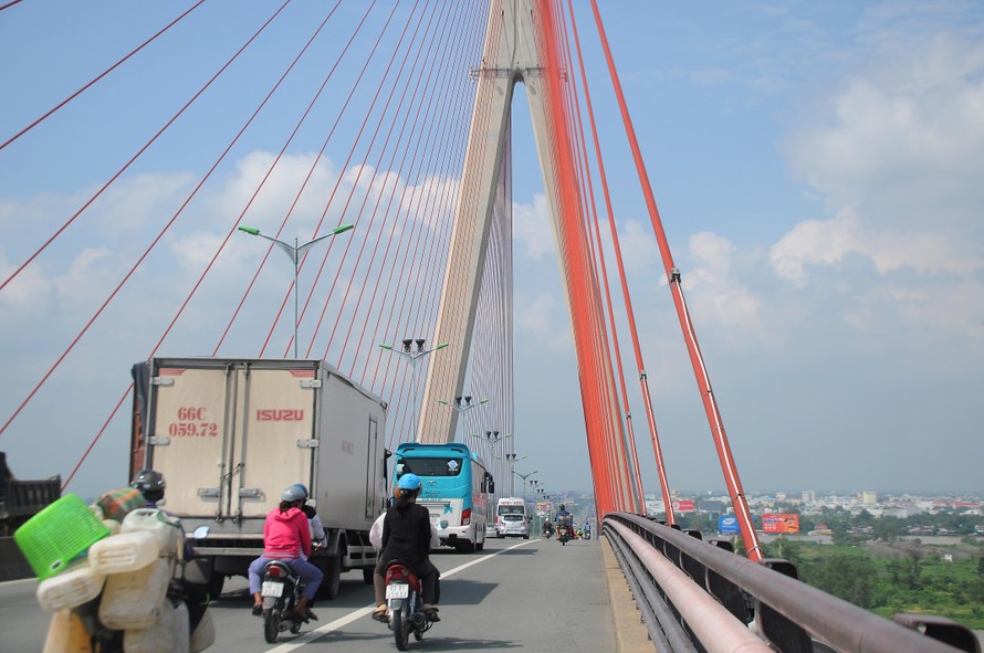 Cầu Cần Thơ bắc qua sông Hậu, nối TP Cần Thơ với tỉnh Vĩnh Long. Ảnh: Cảnh Kỳ