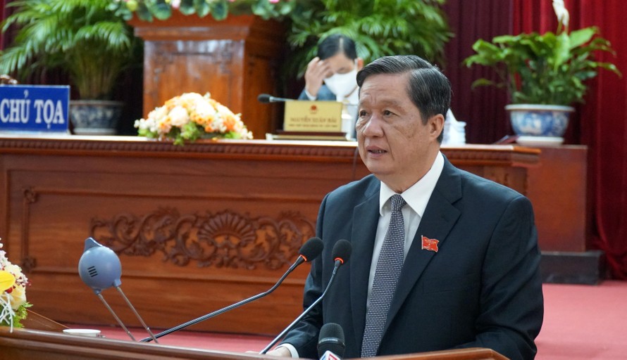 Chủ tịch HĐND thành phố Cần Thơ Phạm Văn Hiểu phát biểu tại kỳ họp.