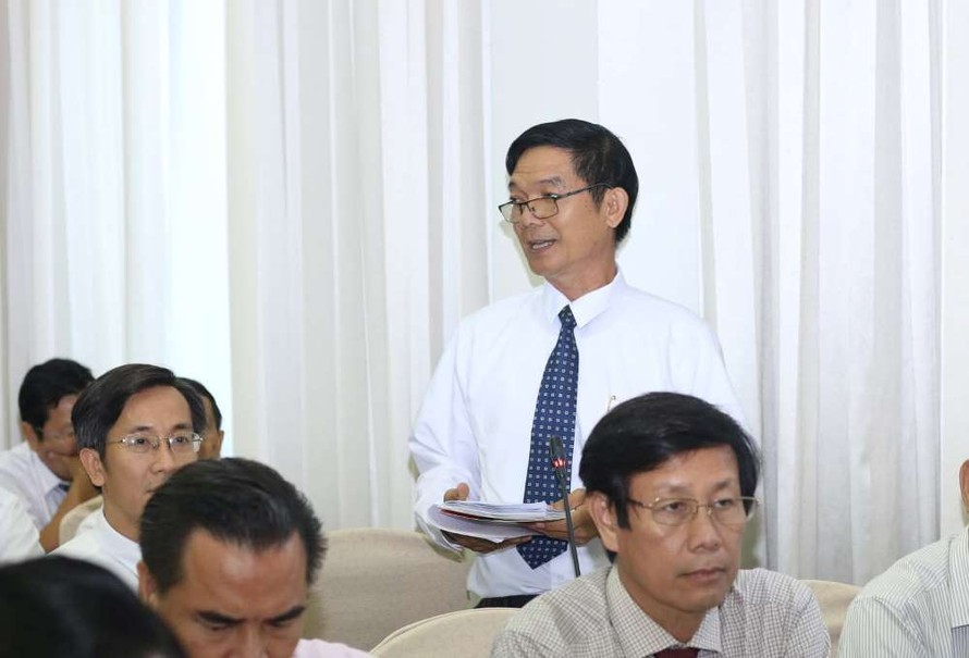 Ông Nguyễn Minh Toại – Giám đốc Sở Công Thương Cần Thơ trả lời chất vấn tại kỳ họp. Ảnh: CK