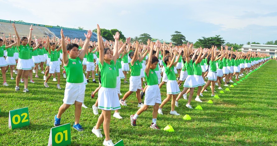 Hơn 6.000 trẻ em Vĩnh Long lập kỷ lục Việt Nam tập thể dục 