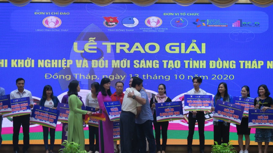 Dự án ‘Máy phun thuốc điều khiển từ xa’ đoạt giải nhất thi khởi nghiệp tỉnh Đồng Tháp
