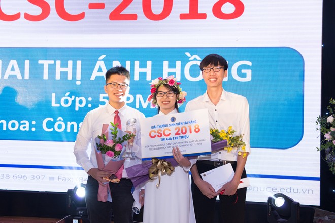 Mai Thị Ánh Hồng nhận giải thưởng Sinh viên tài năng CSC trị giá 120 triệu đồng. Ảnh: NVCC
