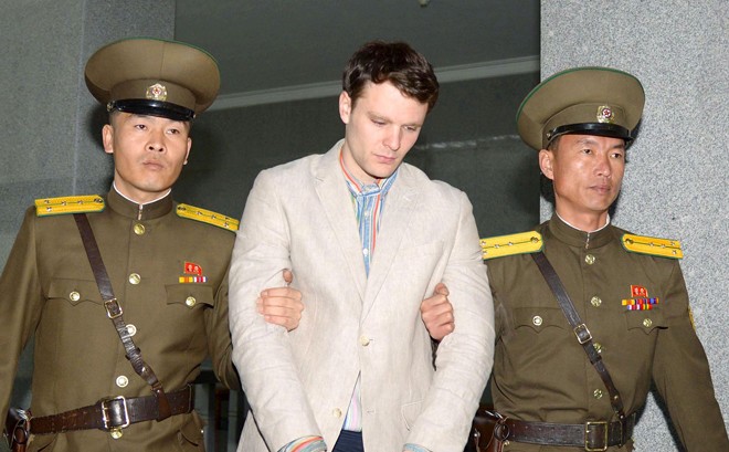 Otto Warmbier lúc bị dẫn giải ra tòa tại Bình Nhưỡng ảnh: NBCnews