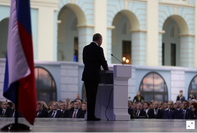 Ông Putin phát biểu trước các quan chức Nga hôm 20/2 Ảnh: Reuters