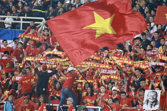 CÐV Việt Nam luôn phủ kín sân mỗi khi đội nhà gặp đối thủ Thái Lan ảnh: VSI