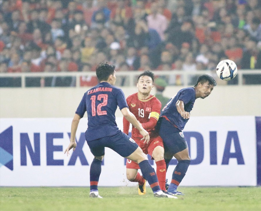 Thi đấu nổi bật 2 năm qua song giá trị chuyển nhượng của Quang Hải (giữa) kém hơn những đồng đội đã ra nước ngoài thi đấu cũng như thua xa các cầu thủ Thái Lan ảnh: VSI