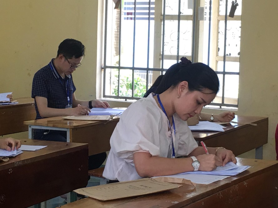 Chấm thi tự luận tại Hưng Yên tại kỳ thi THPT quốc gia 2018 ảnh: Nghiêm Huê