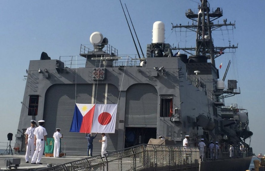 Tàu khu trục Ikazuchi của hải quân Nhật Bản cập cảng Manila ngày 29/1/2019 ảnh: Atimes/Twitter