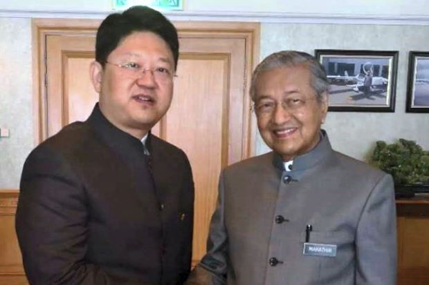 Đại sứ Trung Quốc Bai Tian trong một dịp gặp Thủ tướng Malaysia Mahathir MohamadẢnh: Star