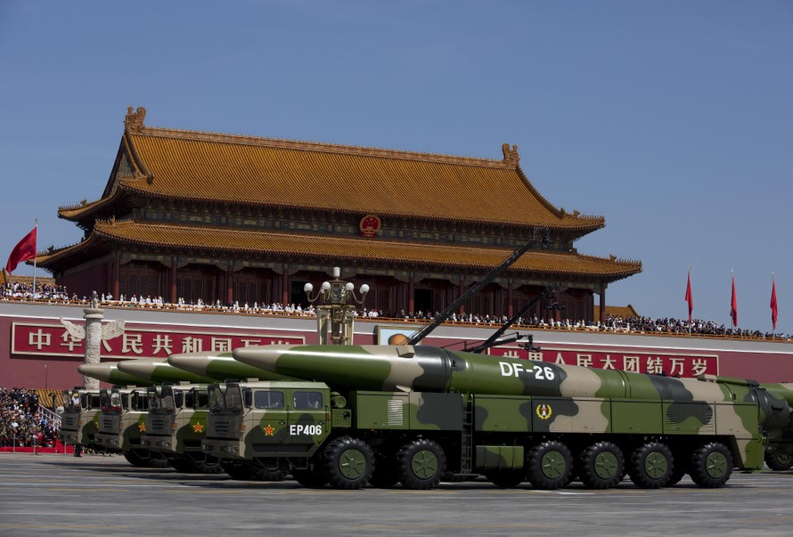 Tên lửa đạn đạo DF-26 của quân đội Trung Quốc trong một lần diễu binh trên quảng trường Thiên An Môn vào ngày 3/9/2015 Ảnh: Getty Images