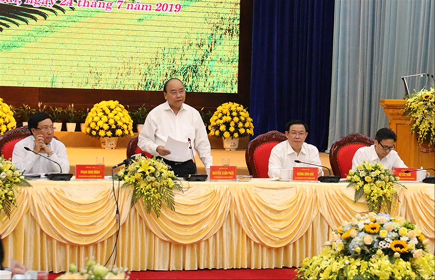 Thủ tướng Nguyễn Xuân Phúc , Ủy viên Bộ Chính trị, Trưởng Tiểu ban Kinh tế - Xã hội Đại hội đại biểu toàn quốc lần thứ XIII của Đảng, phát biểu tại buổi làm việc.