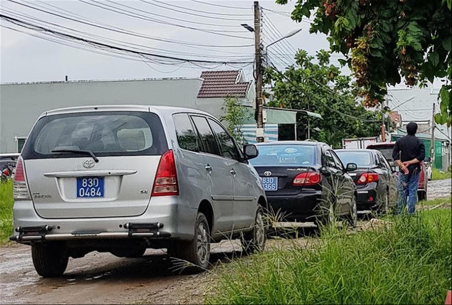 Nhiều xe biển xanh dự tiệc cưới con trai của bà Hồ Thị Cẩm Đào - Trưởng Ban Dân vận Tỉnh ủy Sóc Trăng