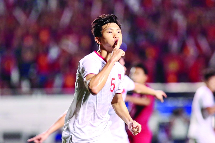 Văn Hậu ăn mừng bàn thắng vào lưới Indonesia