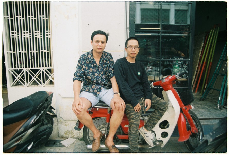 Cường Phạm (bên trái) và Teddy Chilla (nhà sản xuất nhạc) trong lần về nước gần đây ảnh: Hana Lê