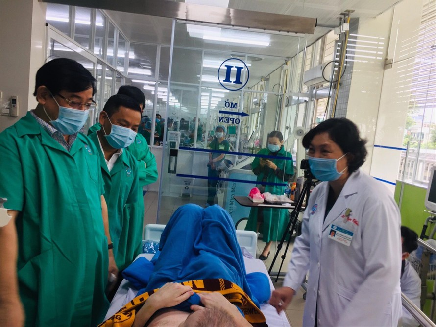 Đoàn công tác Bộ Y tế thăm bệnh nhân 91 