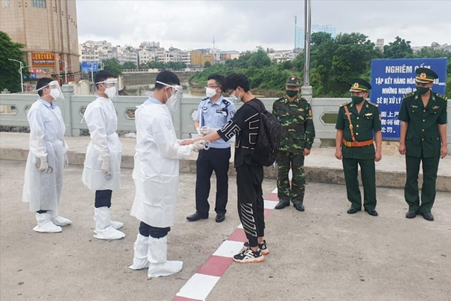 Cơ quan chức năng Việt Nam trao trả người nhập cảnh trái phép cho phía Trung Quốc