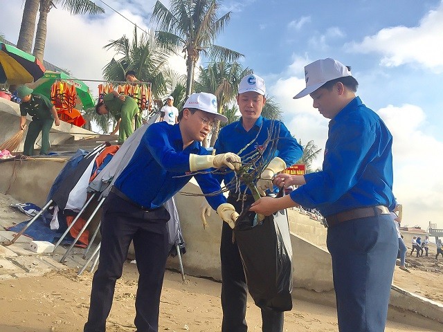 Hơn 1000 ĐVTN tham gia Chiến dịch 'Biển Việt Nam xanh' năm 2018