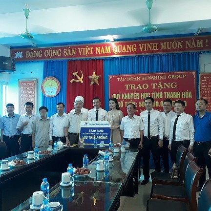 Trao tặng 1 tỷ đồng cho quỹ khuyến học Thanh Hóa