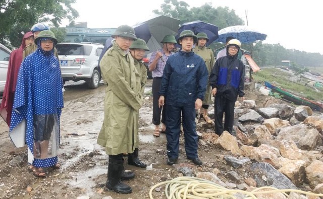 Chủ tịch UBND Nguyễn Đình Xứng kiểm tra công tác phòng, chống bão tại huyện Quảng Xương