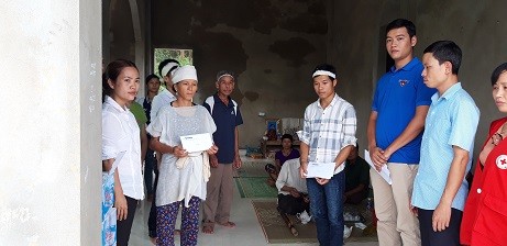 BTC Hoa Hậu Việt Nam thăm hỏi, hỗ trợ các gia đình nạn nhân bị lũ quét