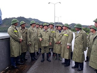 Phó Thủ tướng Trịnh Đình Dũng cùng đoàn công tác kiểm tra công tác phòng chống bão tại Thanh Hóa