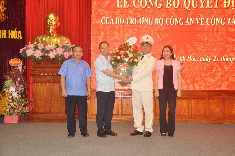 Lãnh đạo tỉnh Thanh Hóa chúc mừng tân giám đốc Công an tỉnh