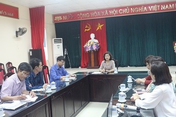 Bà Phạm Thị Hằng- giám đốc Sở GDĐT Thanh Hóa trao đổi với báo chí
