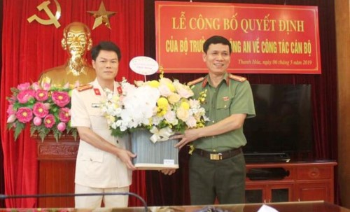 Trung tá Nguyễn Hữu Mạnh bên trái ảnh. Ảnh: Công an Thanh Hóa