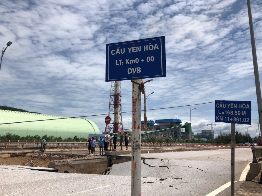 Cầu Yên Hòa bị xé toạc khiến 2 người chết: Nghi vấn chất lượng công trình