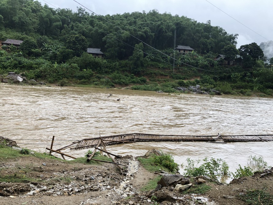 Thanh Hoá: Hàng trăm hộ dân bị cô lập sau mưa bão số 2