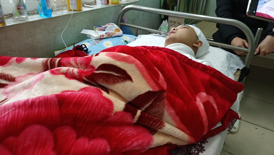 Học sinh Phan Thanh L đang được điều trị tại bệnh viện, sức khoẻ tiến triển tốt