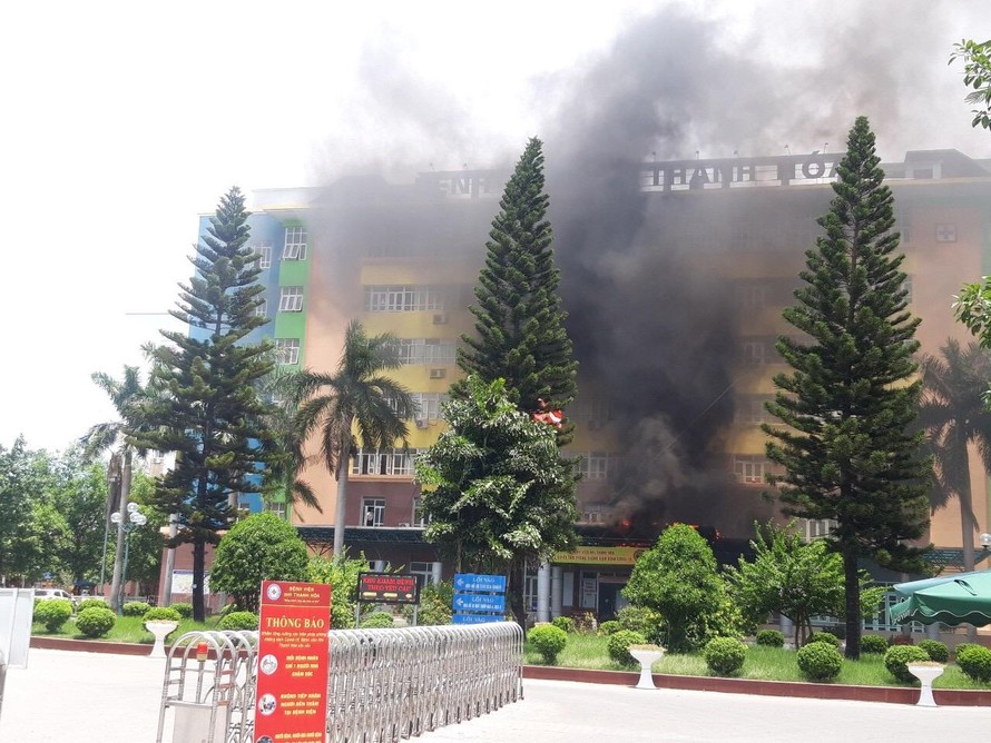 Bệnh viện Nhi Thanh Hóa phát hỏa vào giữa trưa