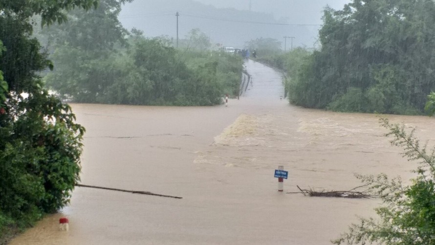Quảng Bình: Nhiều nơi học sinh nghỉ học vì mưa lũ