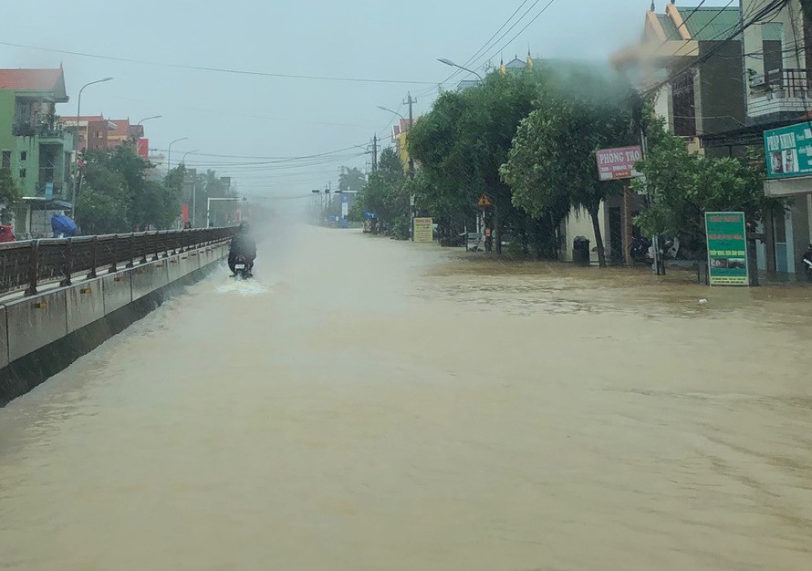 Mưa bão trắng trời Quảng Bình, nguy cơ ngập lụt trên diện rộng