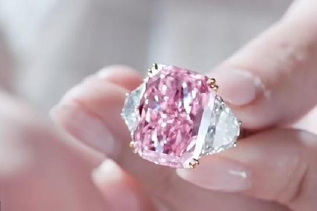 Viên kim cương hồng The Sakura tuyệt mỹ.