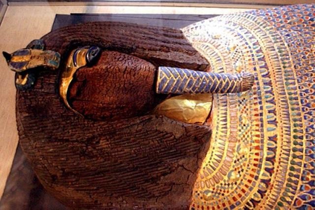 Sau khi qua đời, phần lớn các pharaoh và các thành viên hoàng gia của Ai Cập cổ đại được chôn cất trong các lăng mộ tại Thung lũng các vị vua.