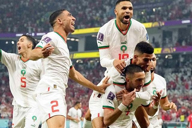 Các cầu thủ Morocco ăn mừng bàn thắng.