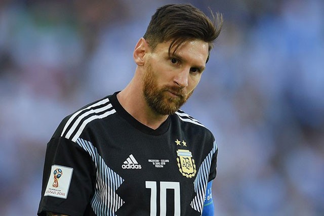 Cư dân mạng kêu gọi HLV Argentina cấm tiệt Messi đá penalty
