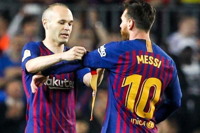 Messi sẽ thay thế Iniesta đeo băng đội trưởng của Barcelona.