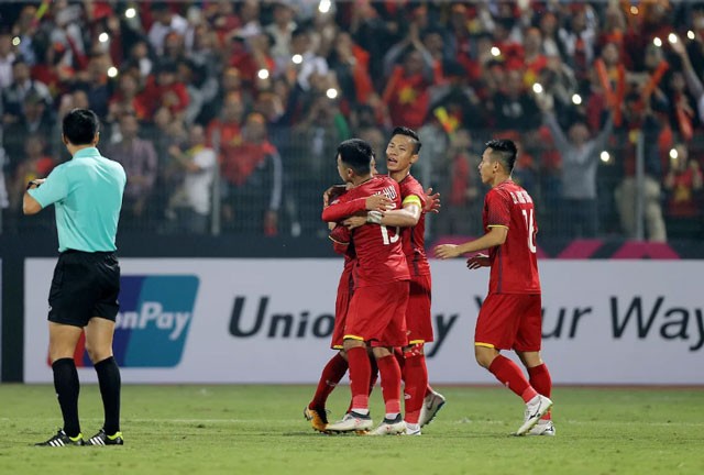 Tờ Fox Sports Asia cho rằng hàng tiền vệ là sức mạnh lớn nhất của tuyển Việt Nam.