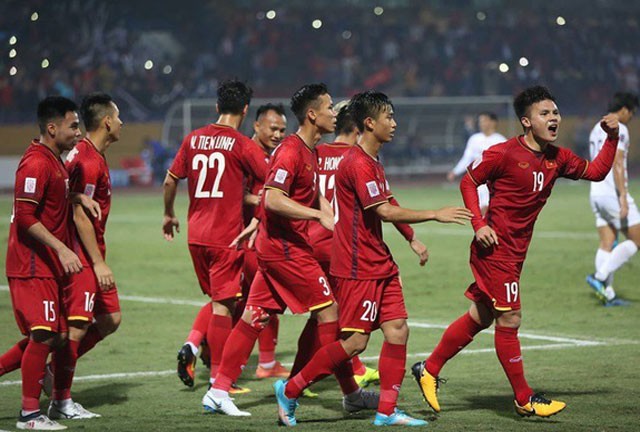 Tờ Fox Sports Asia tin ĐT Việt Nam đủ sức vô địch AFF Cup 2018.